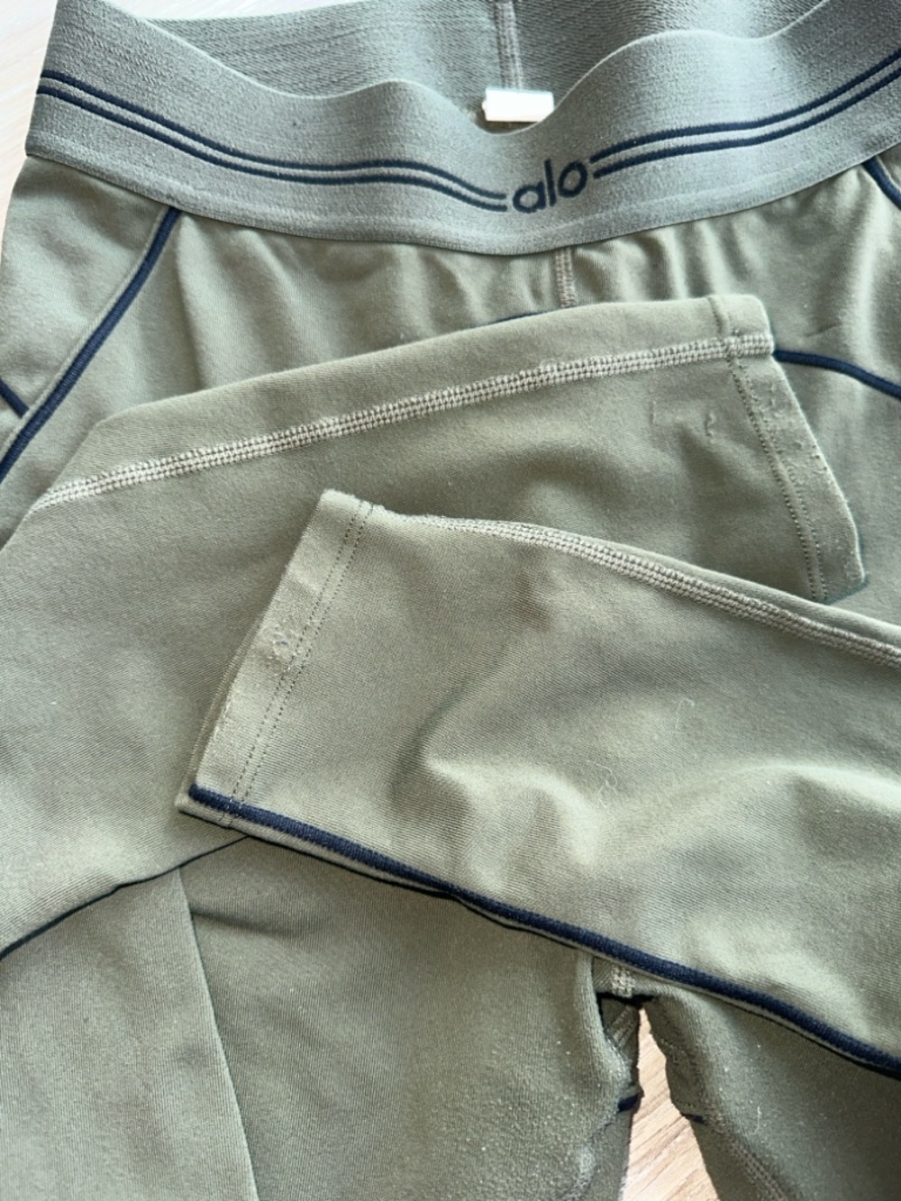 ALO Yoga Olive Green Seamless Sports Bra with Contrast Trim - Picture 7 of 14